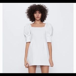 White puff sleeved Zara dress NWT